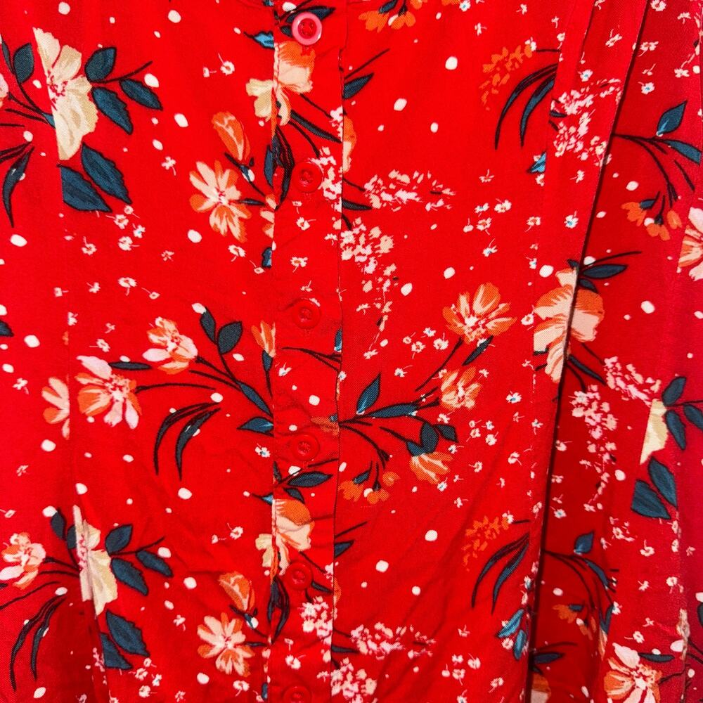 Torrid Size 1 Red Floral Top - Picture 4 of 6